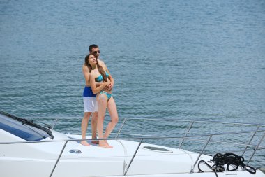 genç bir çift, yat