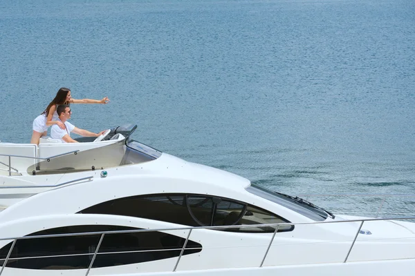 Young couple at yacht — Stock Photo, Image