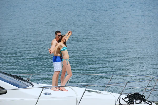 Young couple at yacht — Stock Photo, Image