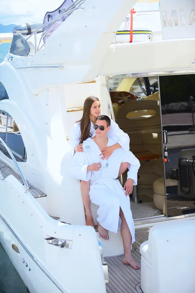 Couple au yacht — Photo