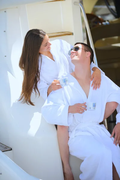 Couple at yacht — Stock Photo, Image