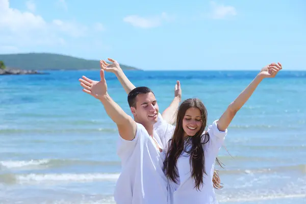 Couple have fun at the beach — Stock Photo, Image