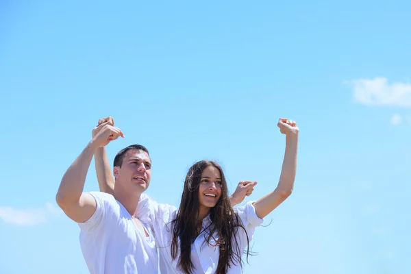 Couple have fun at the beach — Stock Photo, Image