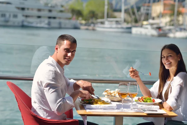 Par som äter lunch — Stockfoto