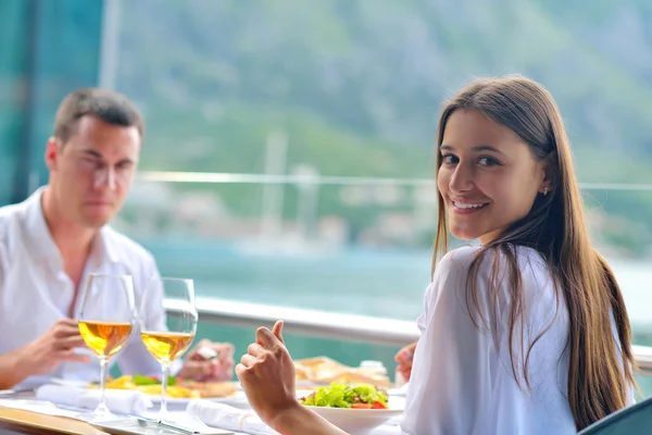 Pareja almorzando —  Fotos de Stock