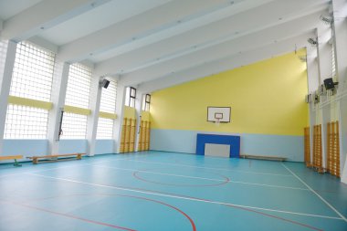 okulun spor salonu