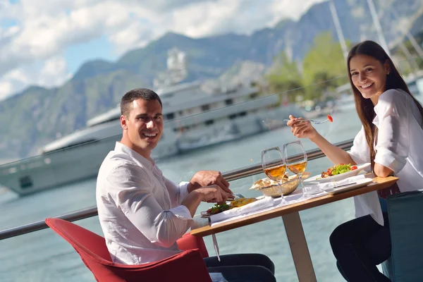 Par som äter lunch — Stockfoto