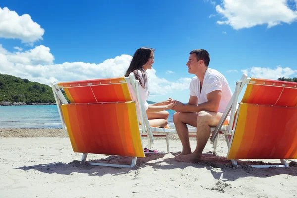 Couple at  the beach — Stock Photo, Image