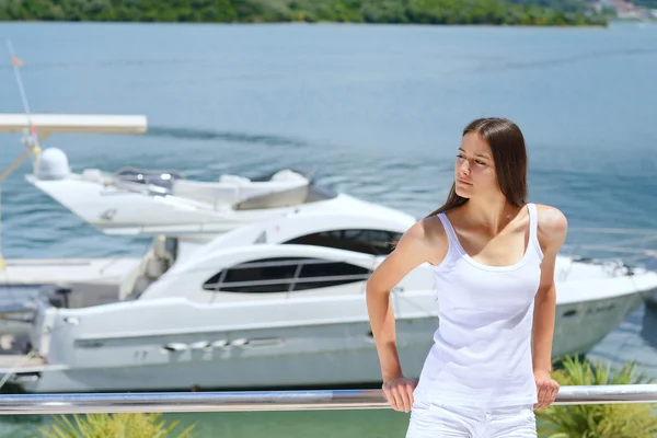Woman at luxury yacht — Stock Photo, Image