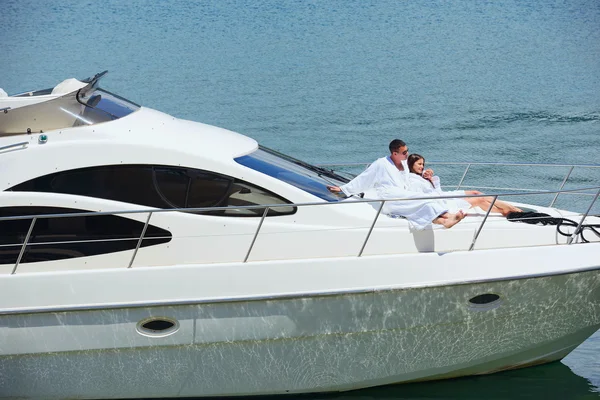 Couple on yacht — Stock Photo, Image