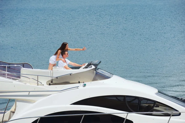 Couple on yacht — Stock Photo, Image