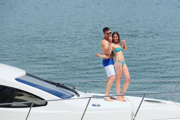 Couple on yacht — Stock Photo, Image