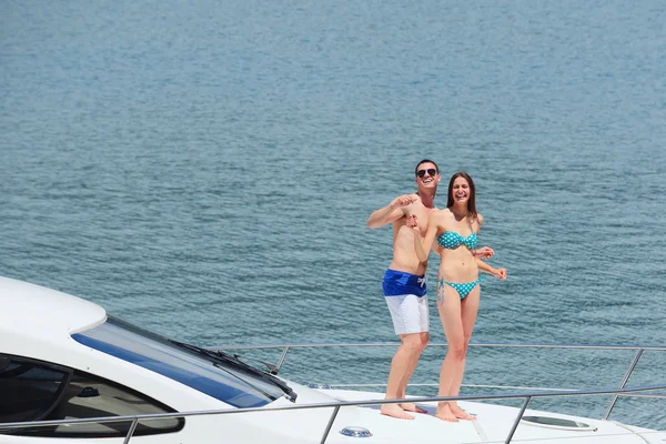 Couple on yacht — Stock Photo, Image