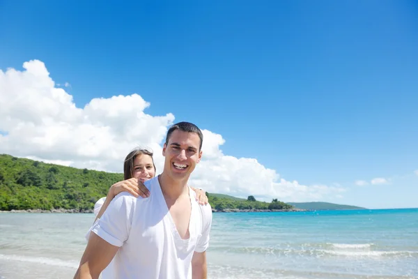 Couple à la plage — Photo