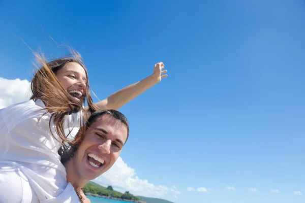 Casal na praia — Fotografia de Stock