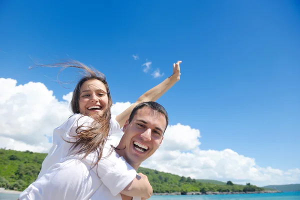 Casal na praia — Fotografia de Stock