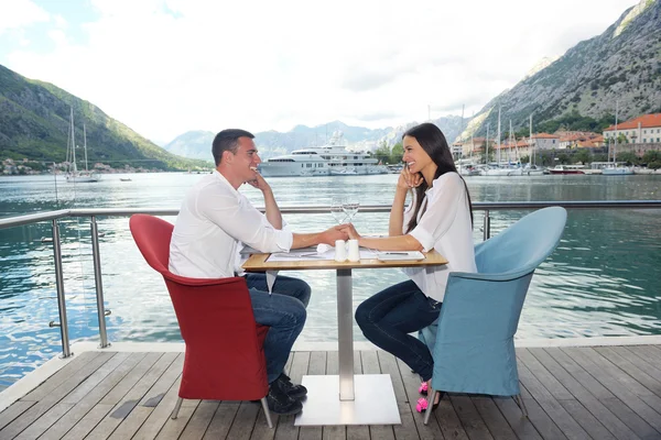 Paar beim Mittagessen — Stockfoto