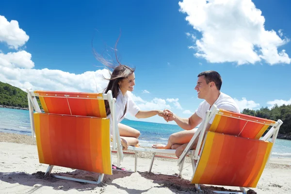 Casal na praia — Fotografia de Stock