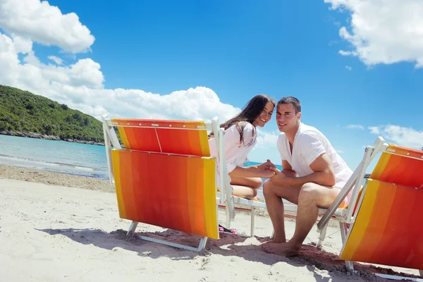 Casal na praia — Fotografia de Stock