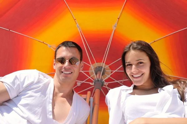 Couple under umbrella — Stock Photo, Image