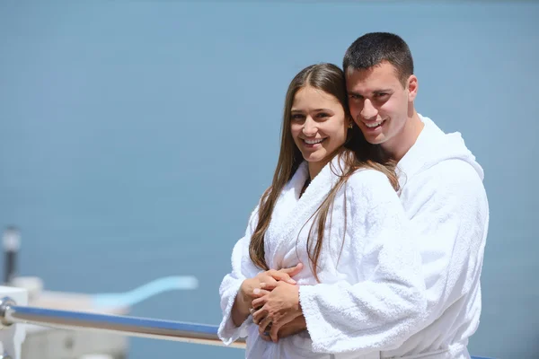 Casal retrato ao ar livre — Fotografia de Stock