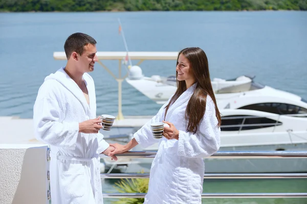 Young couple at yacht — Stock Photo, Image