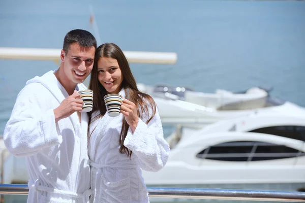 Young couple at yacht — Stock Photo, Image