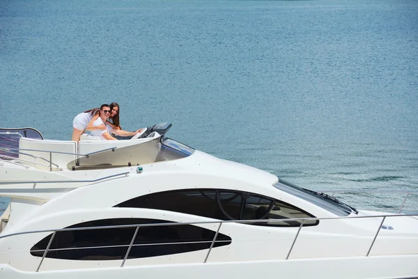 Couple at yacht — Stock Photo, Image