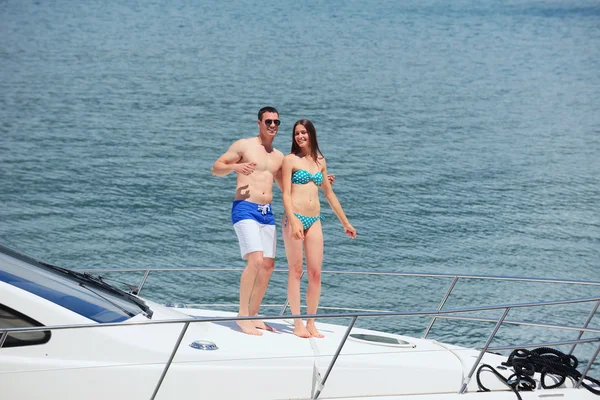 Couple au yacht — Photo