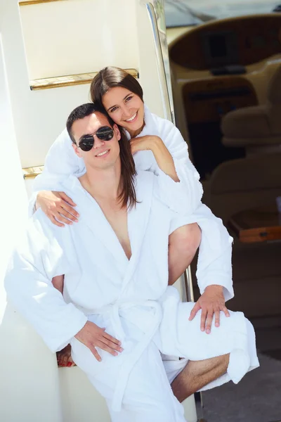 Couple on yacht — Stock Photo, Image