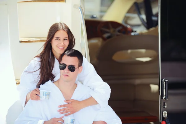 Couple on yacht — Stock Photo, Image