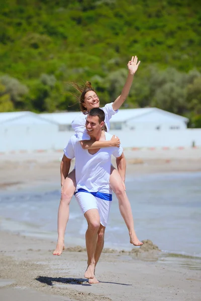 Casal na praia — Fotografia de Stock