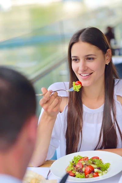 Par som äter lunch — Stockfoto