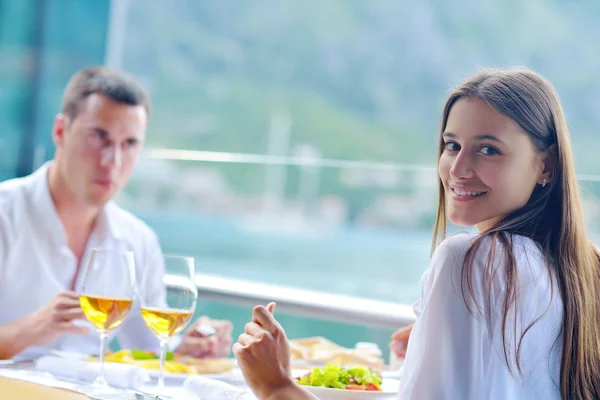 Par som äter lunch — Stockfoto