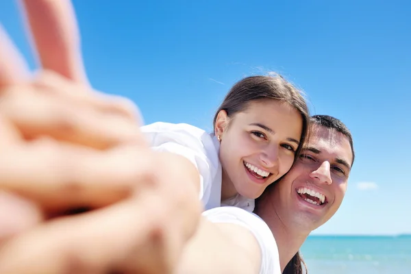 Casal na praia — Fotografia de Stock