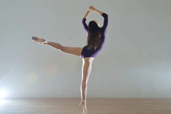 Стилі модерн балет — стокове фото