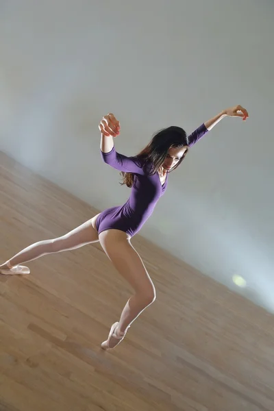 现代风格的芭蕾舞 — 图库照片