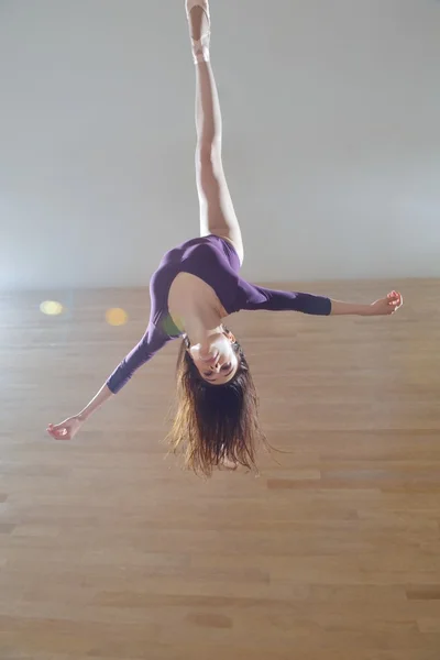 Ballett im modernen Stil — Stockfoto