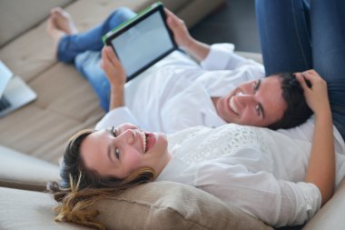 tablet bilgisayar kullanılarak Çift