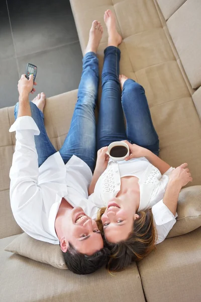 Casal relaxar em casa — Fotografia de Stock