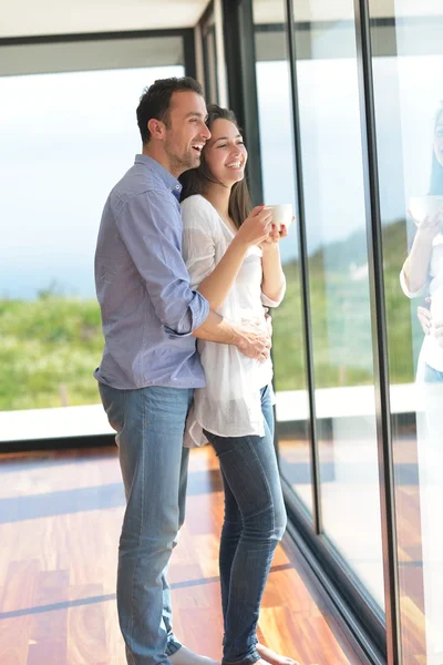 Casal relaxar em casa — Fotografia de Stock