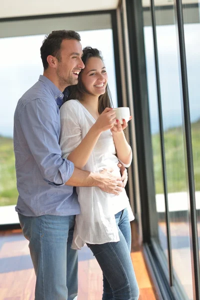 Casal relaxar em casa — Fotografia de Stock