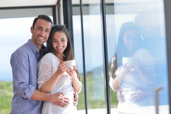 Casal relaxar em casa — Fotografia de Stock