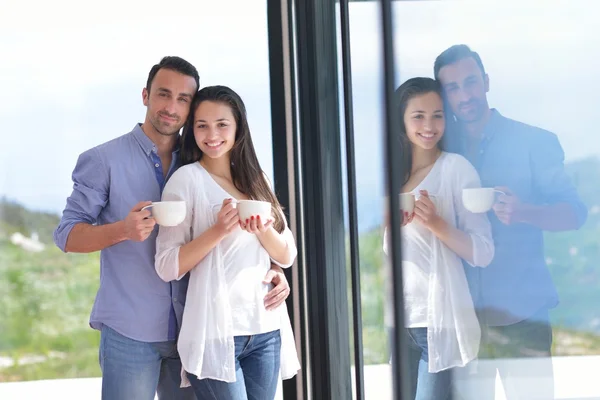 Casal relaxar em casa — Fotografia de Stock