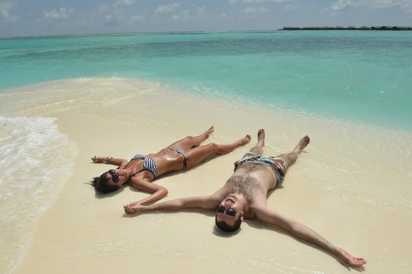 Couple sur la plage — Photo