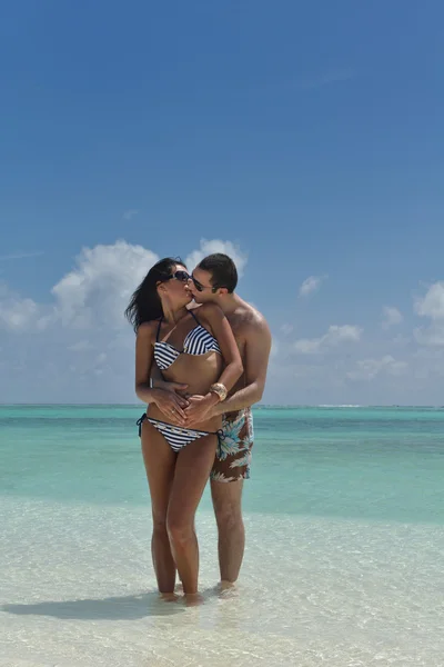 Couple on beach — Stock Photo, Image