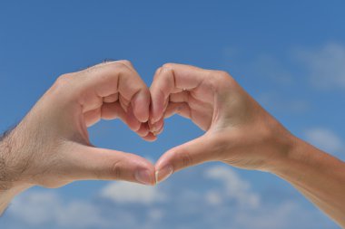 kalp şeklinde el