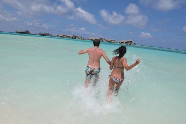 Couple have fun on beach — Stock Photo, Image