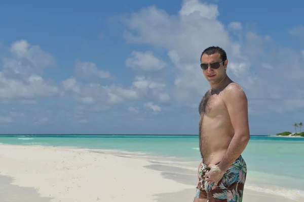 Mężczyzna na plaży — Zdjęcie stockowe