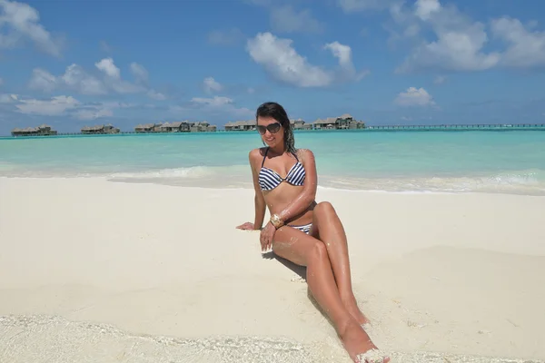 Woman on beach — Stock Photo, Image